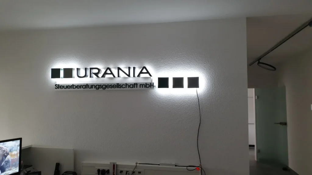 Leuchtbuchstaben URANIA